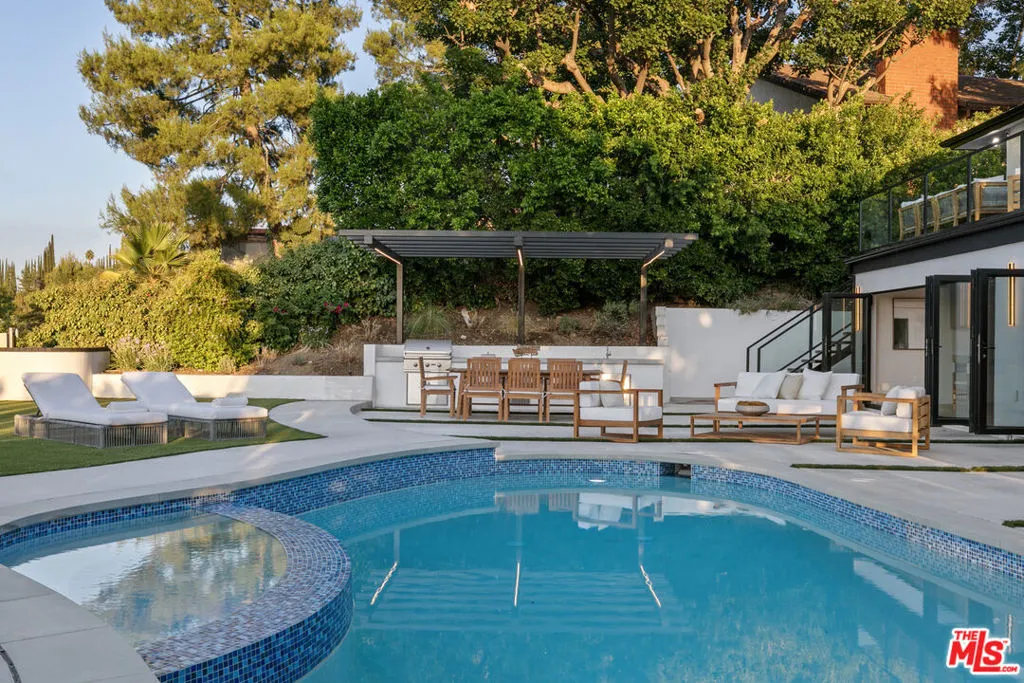 18101 Green Meadow Drive, Encino, California 91316 home-pic-57